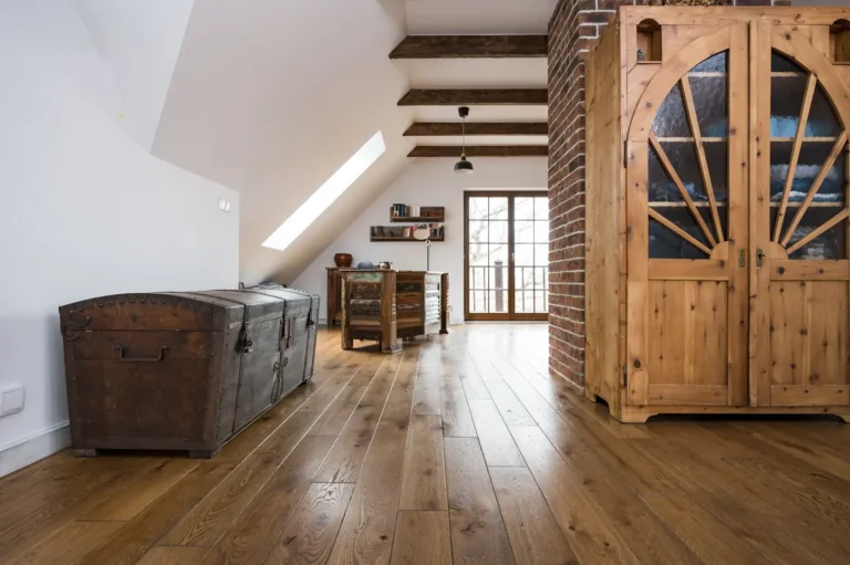 Podloga-drewniana-postarzana-Krakow-biuro